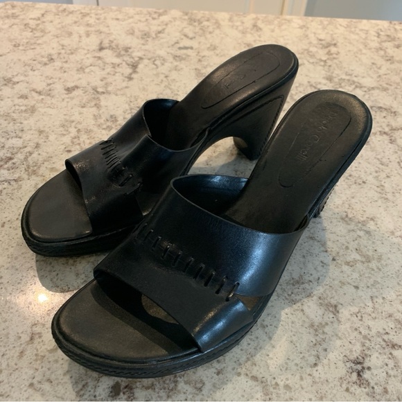 Paolo Corelli black dressy shoes, 8.5, 4” heel 
Leather upper - Picture 3 of 9